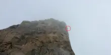 Dodici ore sospeso nel vuoto sul Monte Bianco, poi il salvataggio