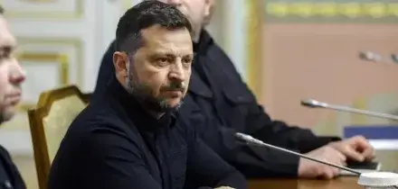 Trump: 'L'Ucraina dovrebbe tenere elezioni'. Zelensky: 'Fermeremo i raid su raffinerie se Mosca smetter&agrave; di colpire siti energetici'