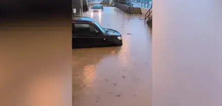 Maltempo a Lipari, esondati torrenti: fango in strade e case allagate