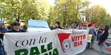 I pro-Pal  scandono in piazza: 'Riaccendere i riflettori sulla Palestina'