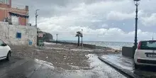 Temporale a Lipari, esondati torrenti, fango in strade e case allagate
