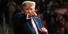 Trump: 'L'Ucraina dovrebbe tenere elezioni'. Zelensky: 'Fermeremo i raid su raffinerie se Mosca smetter&agrave; di colpire siti energetici'