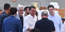 Brasile, Fl&aacute;vio Bolsonaro annuncia visita al padre dopo tre mesi di stop