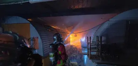 'Il pi&ugrave; antico mercato coperto di Parigi devastato da un maxi-incendio'