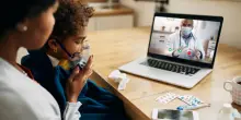 Asma nei bambini pi&ugrave; controllata con app, inalatori smart, sensori indossabili