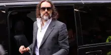L'attore Russell Brand in tribunale a Londra, al via il processo per stupro