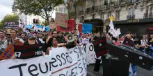 La protesta degli studenti in Francia torna in piazza, maxi corteo a Parigi