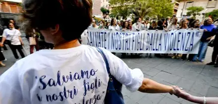 Incinta a 12 anni, il padre arrestato per violenza sessuale