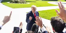 Trump vuole i media fuori dalla Casa Bianca, una piscina al posto della sala stampa