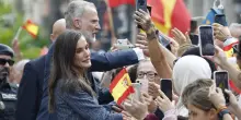 I reali Felipe VI e Letizia acclamati al loro arrivo a Ceuta