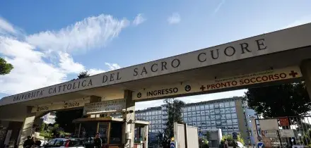 Papa operato di tumore, riserbo al Gemelli sul paziente: 'Lasciamo riposare Leone'