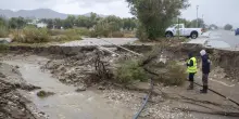 Decine di persone bloccate per ore su una spiaggia a Rodi per la caduta di un masso