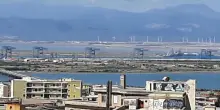 Schiacciato da tubi, operaio morto al porto industriale di Cagliari