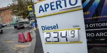 Prezzi carburanti poco mossi, benzina self a 2,035 euro