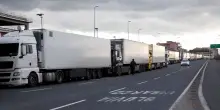 Protesta camionisti per caro carburante su A1 e A30, disagi anche in Calabria