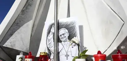 Il Papa in recupero. 'Domenica l'Angelus ci sar&agrave;'