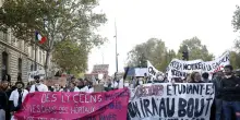 Il corteo di Parigi arriva pacificamente in Place de Clichy