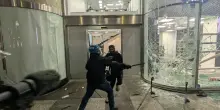 A Milano saccheggiati negozi in corso Vittorio Emanuele