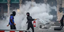 Scontri in Duomo, almeno 4 feriti tra agenti 20 tra i manifestanti