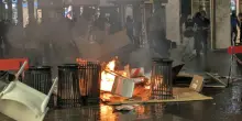 Guerriglia a piazza Duomo a Milano, bombe carta contro la polizia. Meloni: 'Ogni reticenza sulle violenze di piazza diventa giustificazione'