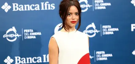 Jenna Ortega, tra social e IA stiamo perdendo sempre pi&ugrave; le relazioni umane