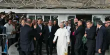 Il Papa rientra in Vaticano dall'ospedale Gemelli, reciter&agrave; l'Angelus domani dal Palazzo apostolico