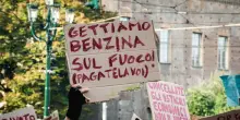 Protesta a Torino contro carovita, cori anti Meloni e Vannacci