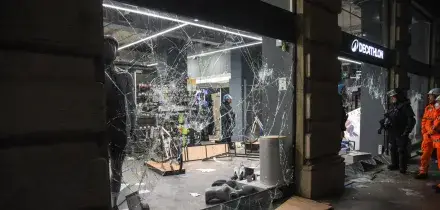 Scontri a Milano, Sala: 'Invito i negozianti a non chiudere, non si diffonda panico'