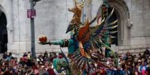 Messico, gli 'alebrijes' colorano le strade della capitale