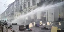 Fabbricavano bottiglie incendiarie a corteo Torino, arrestati 3 minorenni
