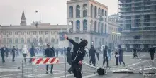 'Pochi agenti in strada', scoppia la polemica tra Piantedosi e Sala. Danni per 600 mila euro