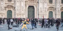 Scontri a Milano, 12 arrestati, 5 sono minorenni