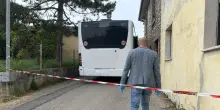 Presa a martellate dal marito sul bus, morta dopo cinque mesi