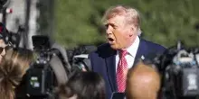 Trump annuncia 8 miliardi di dollari per gli agricoltori contro il caro gasolio