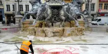Coprifuoco a Place de la R&eacute;publique, sabato tornano i gilet gialli