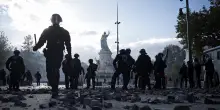 Questa notte coprifuoco a Parigi a Place de la Republique