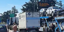 Protesta degli autotrasportatori, blocchi al Sud. Stop al porto di Napoli e negli approdi siciliani