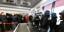Lavoratori dell'ex Ilva di Cornigliano occupano l'aeroporto di Genova