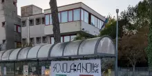 Pd, 'striscione con motto fascista davanti a una scuola nel veneziano'
