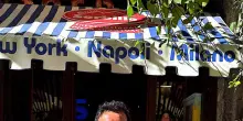 Contro caro prezzi a Napoli pizza Margherita 'Solidale' a tavola a 5 euro