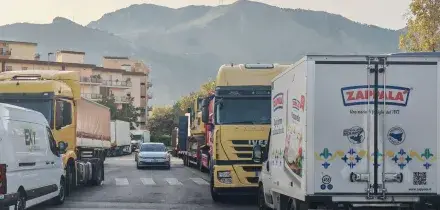 In Sicilia revocato il fermo dei tir. Rixi: 'Da oggi disponibili 480 milioni'