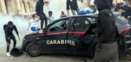 Stretta sui minori dopo le violenze. Meloni: 'Nessuno pu&ograve; minimizzare'