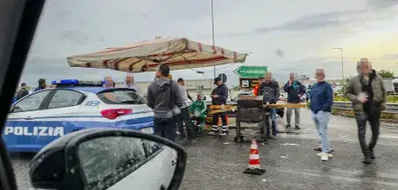 Protesta autotrasporto, Viminale: '1.339 identificati e 71 denunciati per i blocchi'. I sindaci di Bari e Napoli: 'Rischio paralisi'