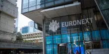 Borsa: l'Europa chiude in rialzo e guarda alle banche centrali