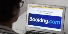 La Commissione europea apre un'indagine su Booking, sospetti su truffe e annunci sponsorizzati