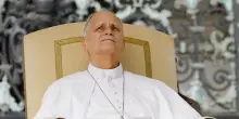 Il Papa: 'Gli adolescenti sotto la corazza chiedono di essere amati'