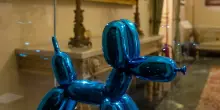 La Pop Art di Jeff Koons incontra lo splendore di Palazzo Reale a Palermo