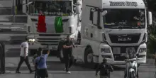 Blocchi dei tir: il governo corre ai ripari, 175 milioni contro il caro carburante