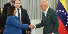 Venezuela, primo incontro tra Rodr&iacute;guez e la rappresentante dell'opposizione