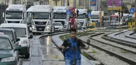 Il Cdm approva il decreto sugli aiuti. Continuano i blocchi dei Tir al Sud, fermi anche i pescherecci